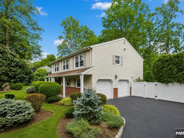 400 Faletti Cir, River Vale, NJ 07675