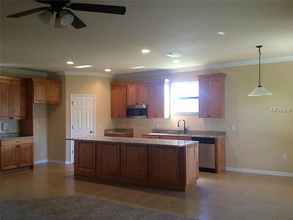 3rd image of 330 Oaklanding Dr