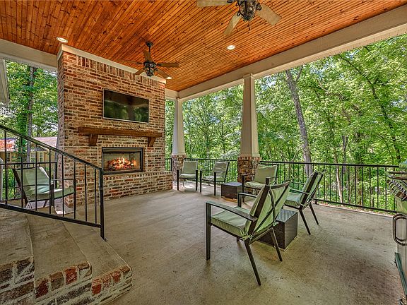 2nd image of 2 Hill Ln