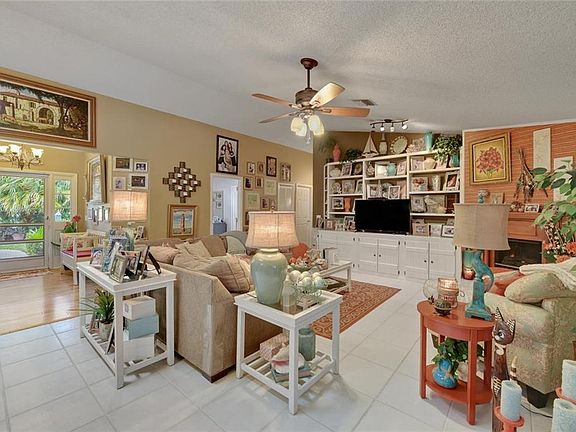 4th image of 3247 NE Kapok Ct