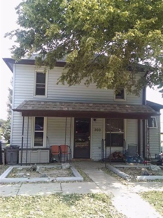 1st image of 200 S Oak St