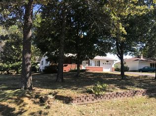 908 N Walnut St, Willow Springs, MO 65793