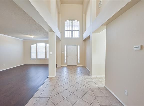 3rd image of 1910 Walnut Hills Ln