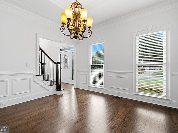 5th image of 28 Saint Ives Way