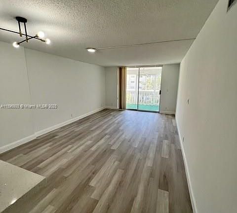 4th image of 1001 NE 14th Ave APT 406