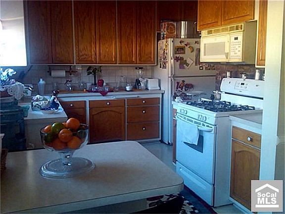 2nd image of 2147 W Cerritos Ave