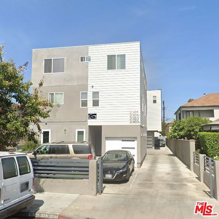 2nd image of 2301 2303 1/2 Hauser Blvd