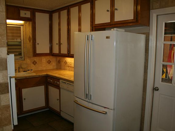 4th image of 4030 Bahama Dr