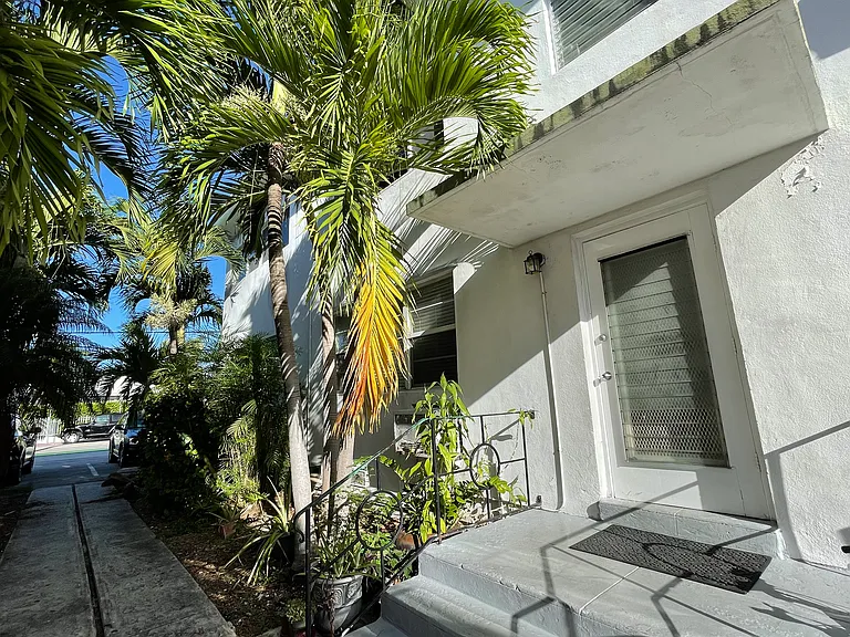7510 Dickens Ave — Photo 16