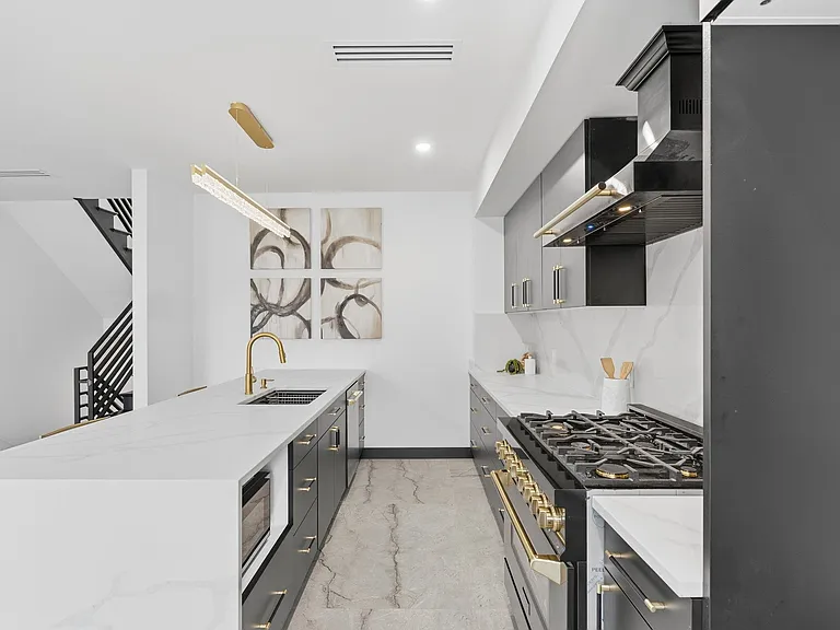 9 Minerva St #2 — Photo 10