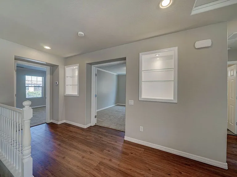 2143 W Marconi Ave — Photo 15