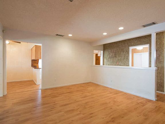 4th image of 16329 Tuba St
