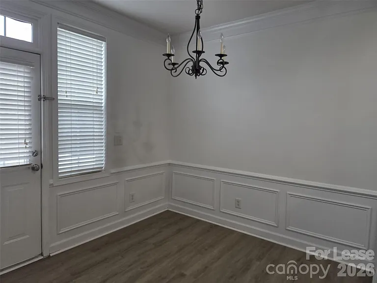 109 Chawton Ln — Photo 4