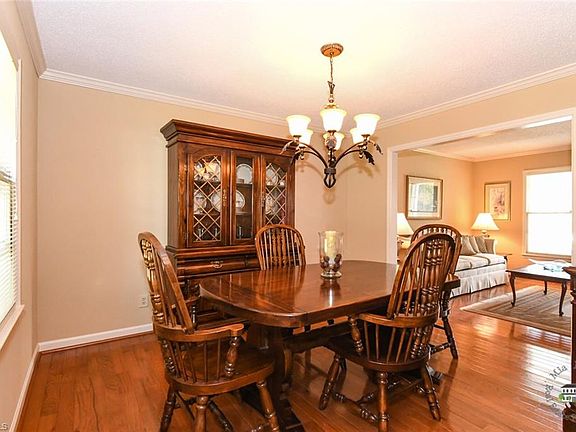 5th image of 803 Edinburgh Dr