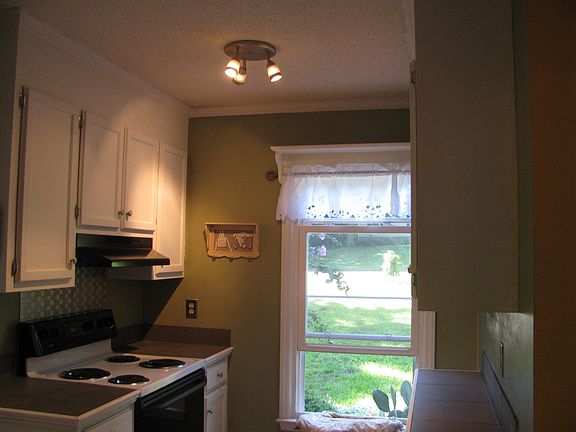 Kitchen-new counters/knobs