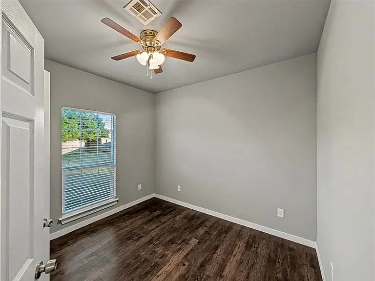 862 Oakwood Ct — Photo 14