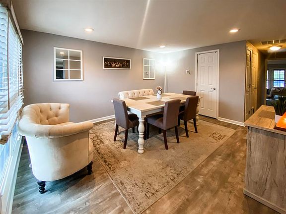 4th image of 3507 E Surrey Dr