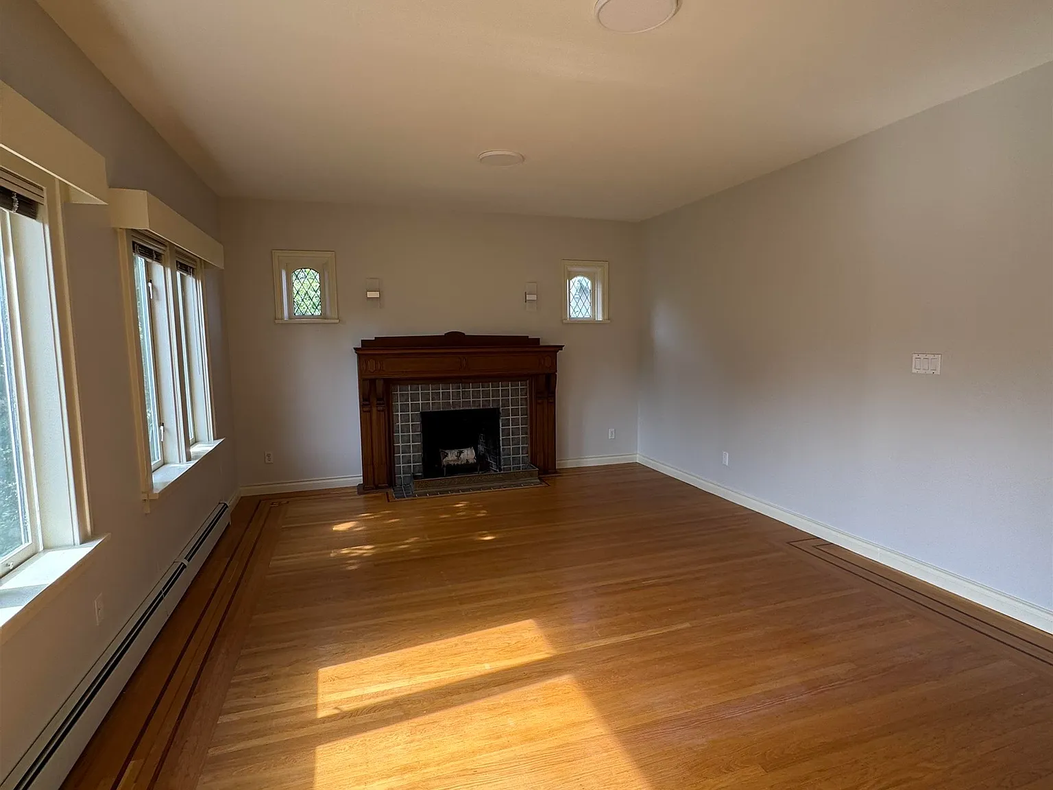 3 bed, 2300 sqft, $6,000 — Photo 2