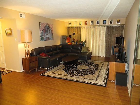3rd image of 1300 Army Navy Dr APT 829
