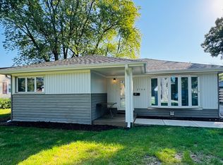 3704 Dove St, Rolling Meadows, IL 60008