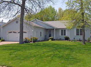 560 Pin Oak Cir, Grand Island, NY 14072