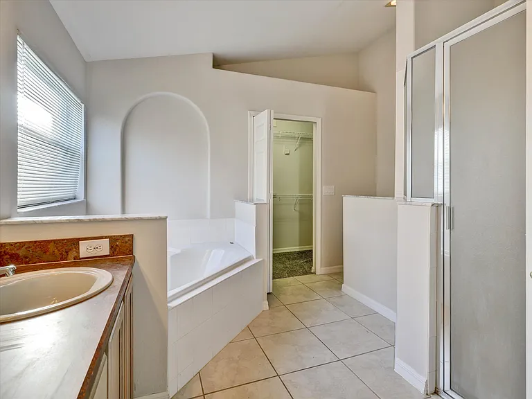 2508 Caliente Trail3856 Keyless Entry — Photo 20