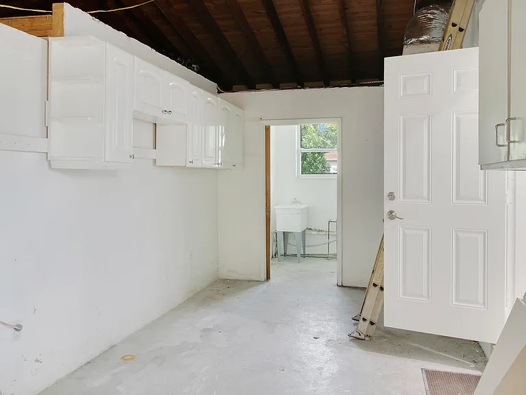 1231 SW 32nd St — Photo 29