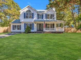 211 Middle Island Rd, Medford, NY 11763