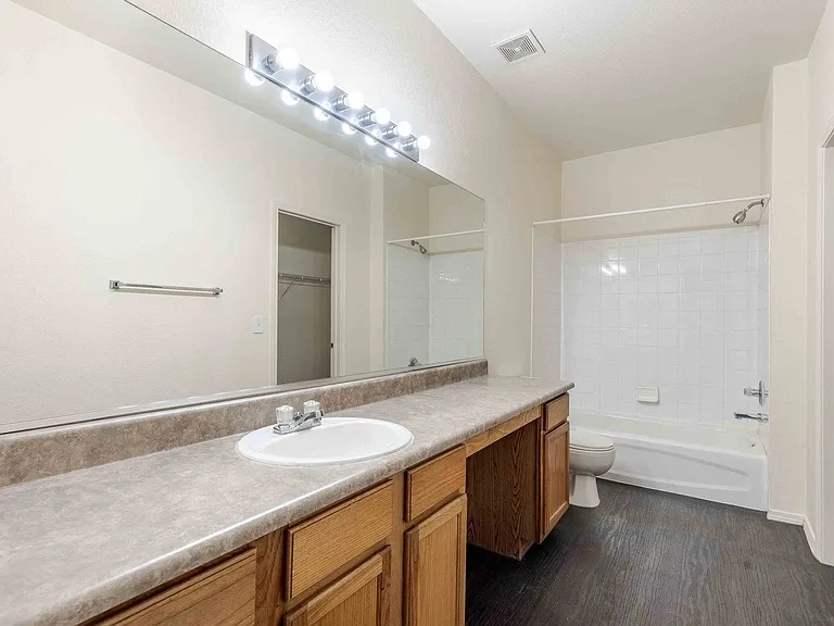 Reserve at Centerra Apartments — Photo 12