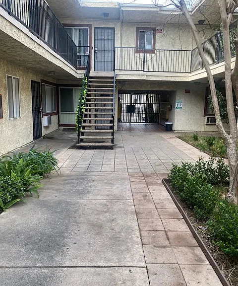 8800 Cedros Ave #203 — Photo 10