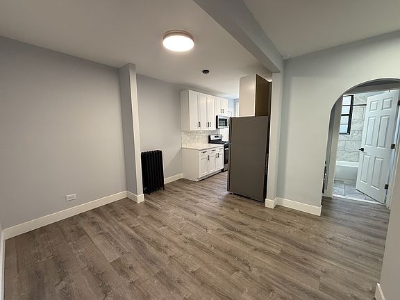 2nd image of 6126 S Ingleside Ave #3W