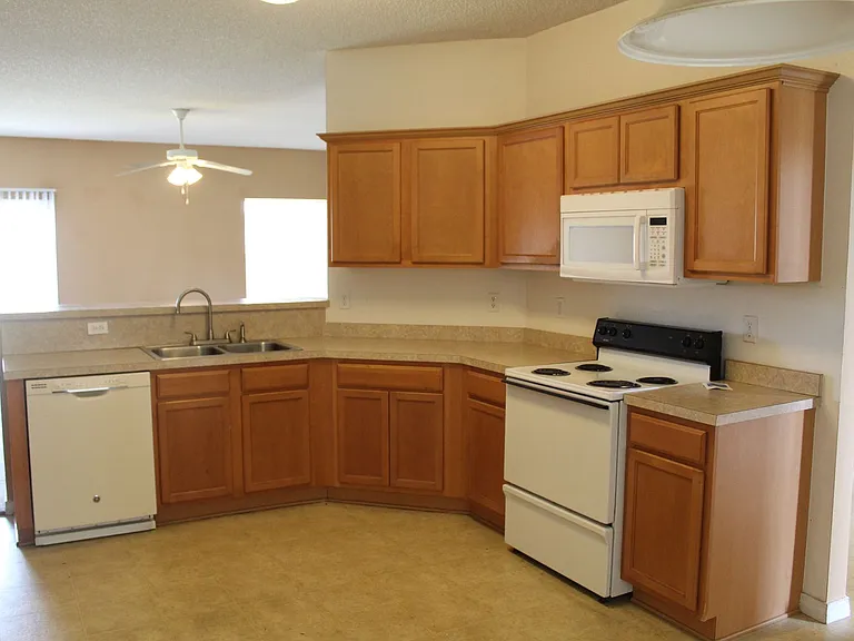 4205 Auburndale Dr — Photo 2