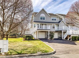 99 Leeward Ln, Port Jefferson, NY 11777