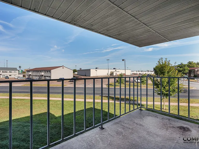 1025 W. MacArthur Avenue — Photo 18