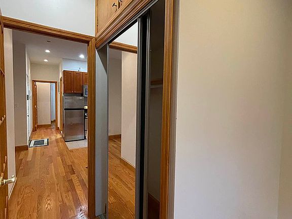 2nd image of 324 E 52nd St APT 2D