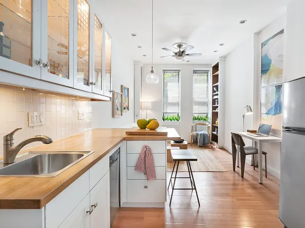 349 W 44th St APT 1FW, New York, NY 10036