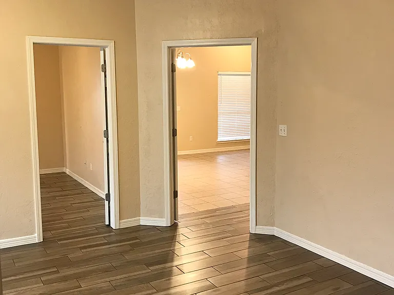 3328 E Fairmont St — Photo 24