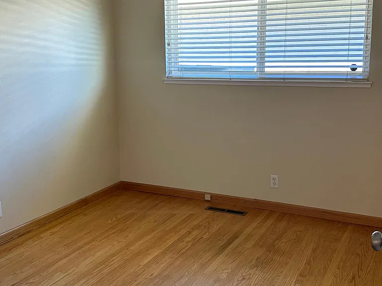 2046 Anthony Dr — Photo 13