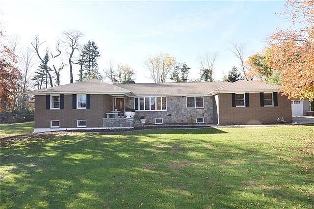 1st image of 28 Bonie Wood Dr