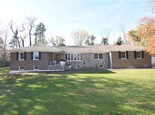 28 Bonie Wood Dr, Mahopac, NY 10541