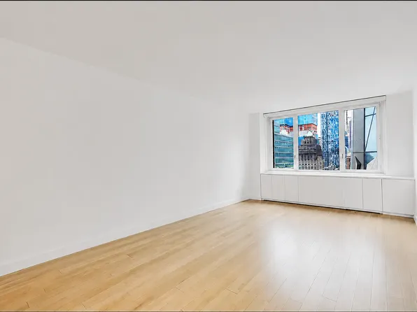 322 W 57th St, New York, NY