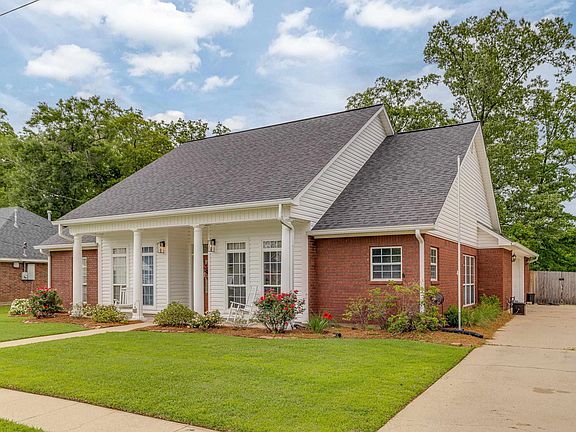 3rd image of 201 Woodcock Dr
