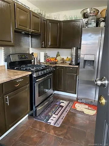 2 bed, 900 sqft, $2,100 — Photo 3