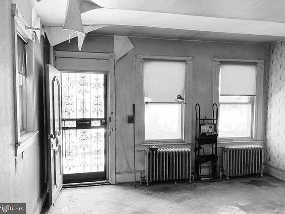 4th image of 4915 Chancellor St