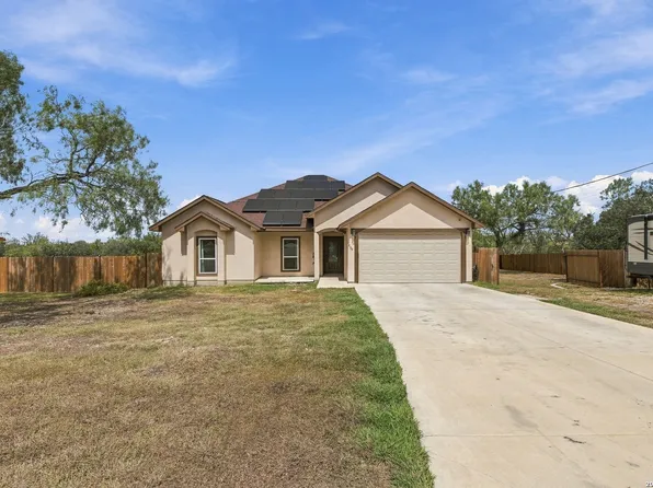 530 County Road 3823, San Antonio, TX 78253