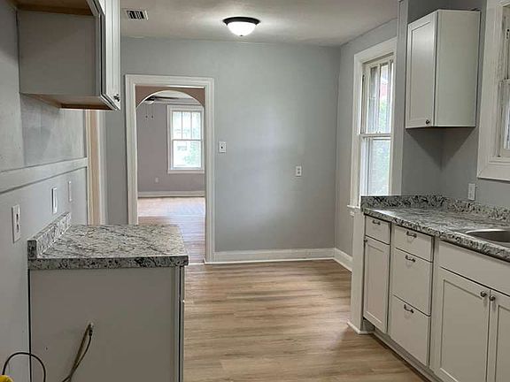 5th image of 1704 Church St