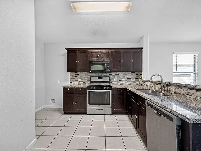 10907 Barker Gate Ct — Photo 11