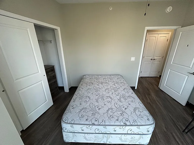 302 E Clark St — Photo 15
