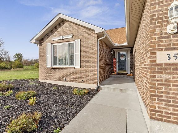 3rd image of 35 Green Knoll Dr