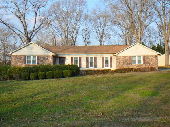 37 Camelia Cir, Williamston, SC 29697